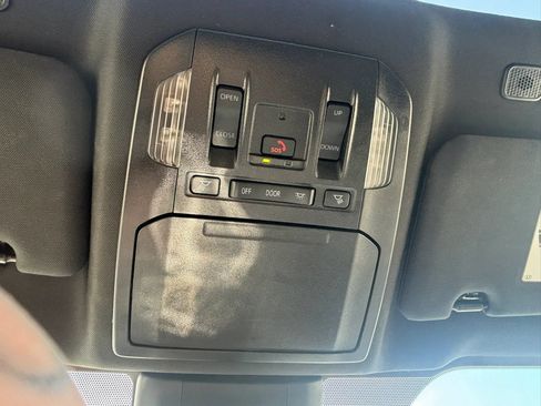 Used 2025 Toyota Highlander XSE AWD/4WD image 25