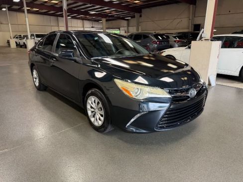 Used 2016 Toyota Camry LE FWD image 6