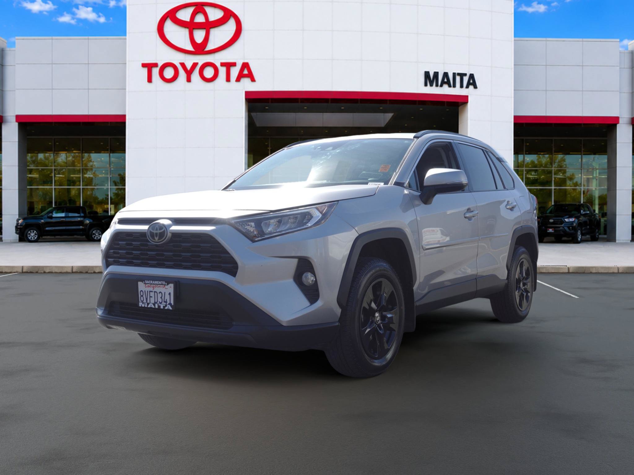 Used 2021 Toyota RAV4 XLE w/ XLE Grade Weather Package FWD image 7