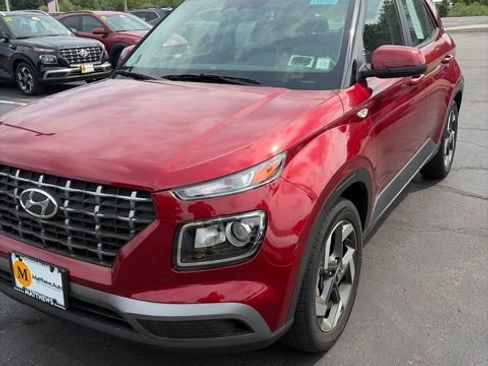 Used 2024 Hyundai Venue SEL FWD image 3