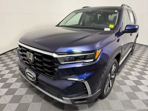 Used 2023 Honda Pilot Touring image 2