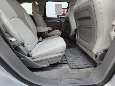 Used 2017 Chevrolet Traverse LT FWD image 19