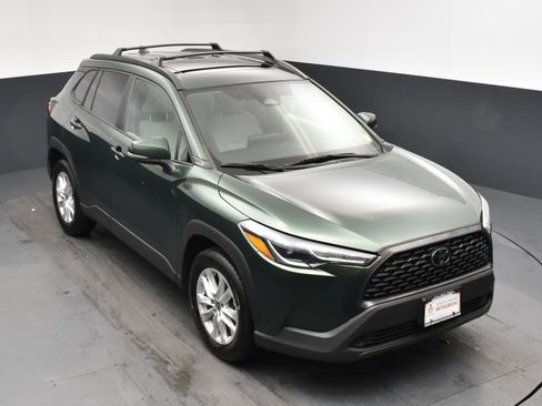 Used 2023 Toyota Corolla Cross LE w/ Moonroof Package image 16