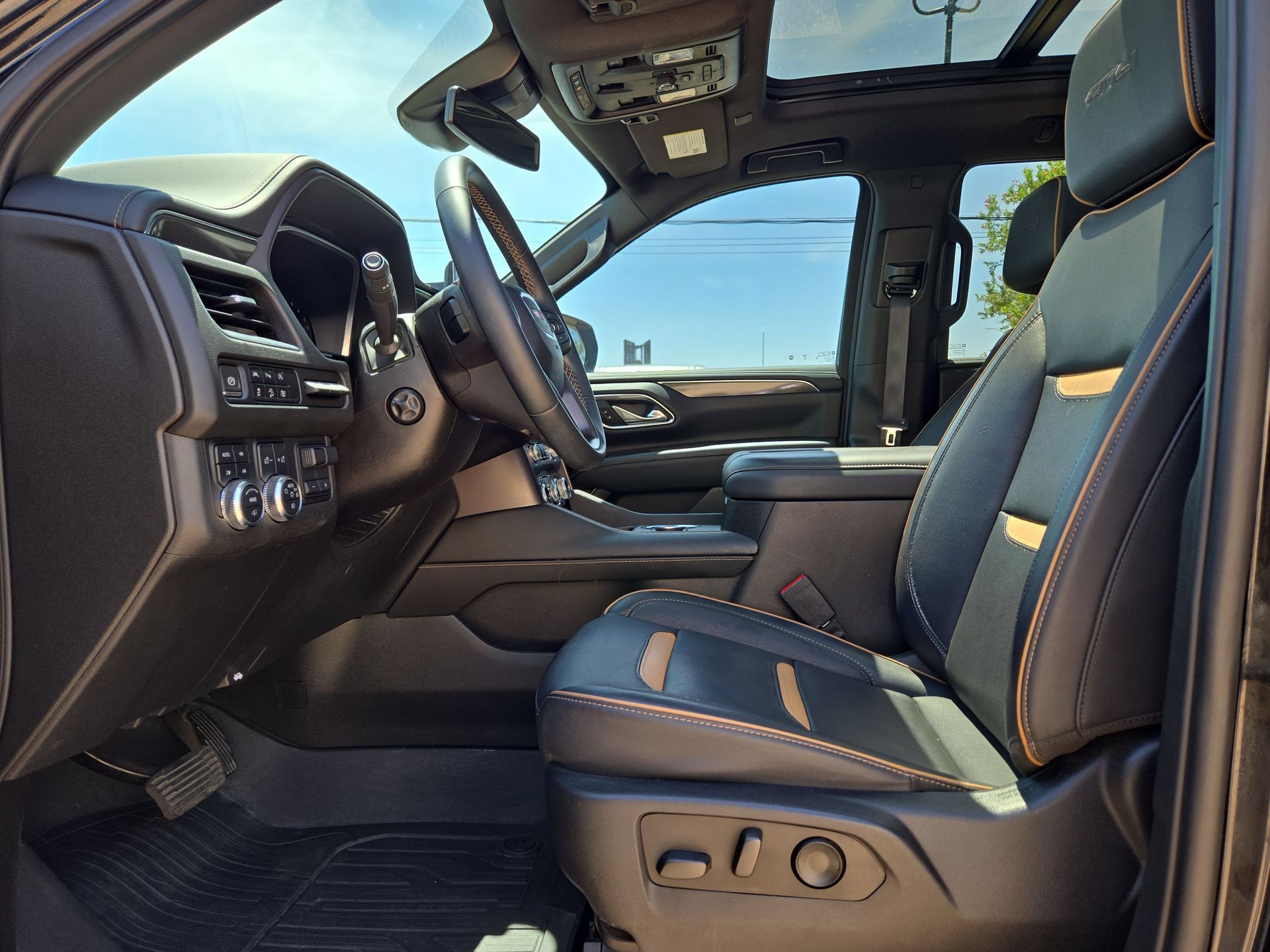 Used 2023 GMC Yukon AT4 AWD/4WD image 16