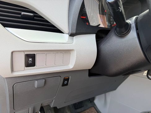 Used 2017 Toyota Sienna LE FWD image 8