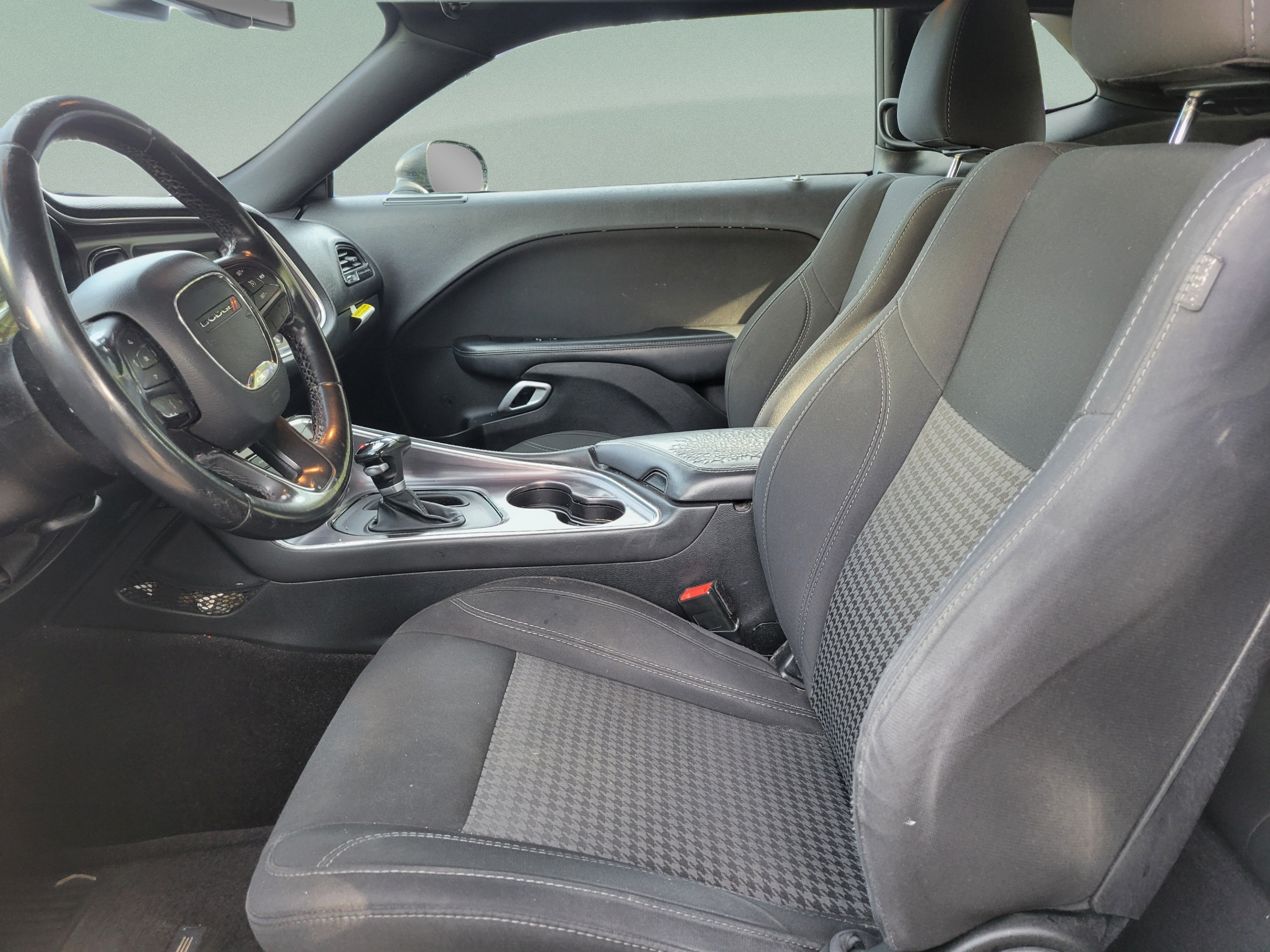 Used 2016 Dodge Challenger SXT RWD image 15
