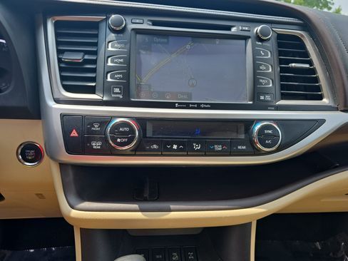 Used 2016 Toyota Highlander Limited w/ Driver Technology Package AWD/4WD image 25