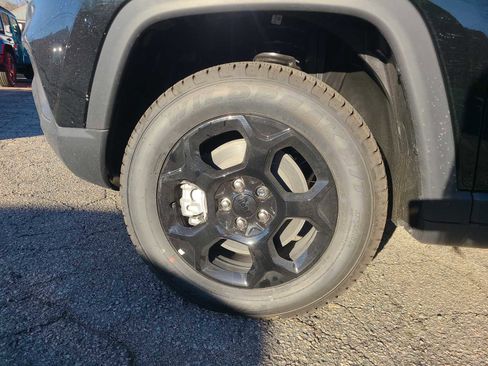 New 2024 Jeep Compass Trailhawk w/ Sun and Sound Group image 17