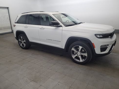 Used 2023 Jeep Grand Cherokee 4WD 4xe w/ Luxury Tech Group II image 11