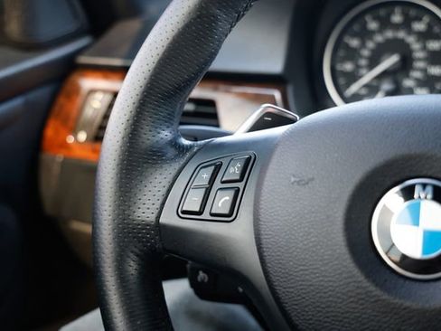 Used 2011 BMW 335i Convertible image 30