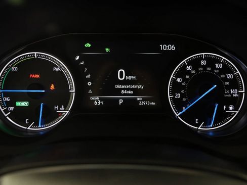 Used 2023 Toyota Venza XLE image 18