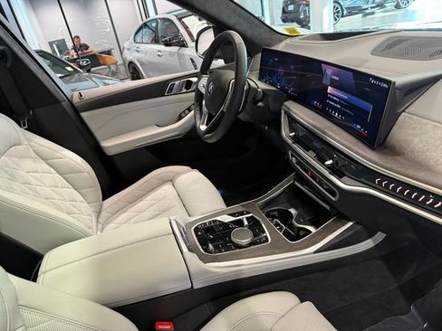 Certified 2024 BMW X7 xDrive40i w/ Parking Assistance Package AWD/4WD image 26