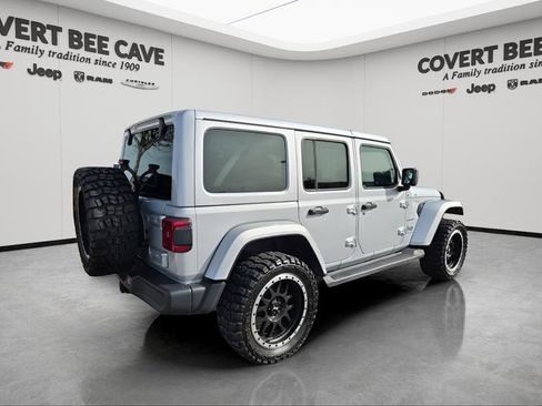 Used 2024 Jeep Wrangler Unlimited Sahara image 9