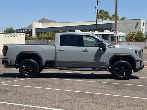 Used 2024 GMC Sierra 2500 AT4 w/ AT4 Preferred Package AWD/4WD image 3