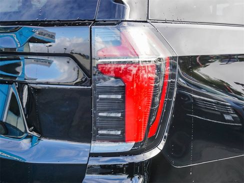 New 2026 Chevrolet Suburban LS image 9