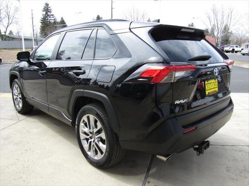 Certified 2021 Toyota RAV4 XLE Premium image 9