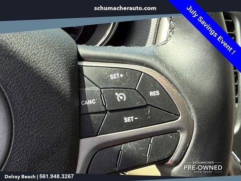 Used 2019 Jeep Grand Cherokee Laredo AWD/4WD image 24