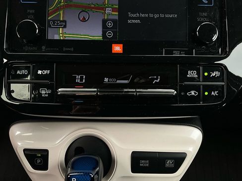 Used 2017 Toyota Prius Four w/ Premium Convenience Package image 27