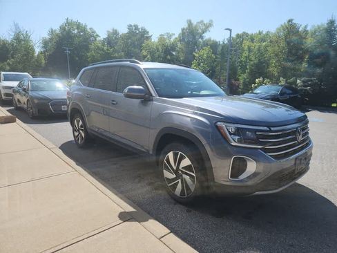 Used 2024 Volkswagen Atlas SE AWD/4WD image 17