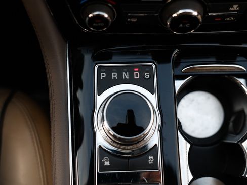 Used 2016 Jaguar XJ R-Sport image 41