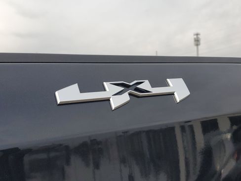 New 2025 GMC Sierra 1500 Elevation image 6