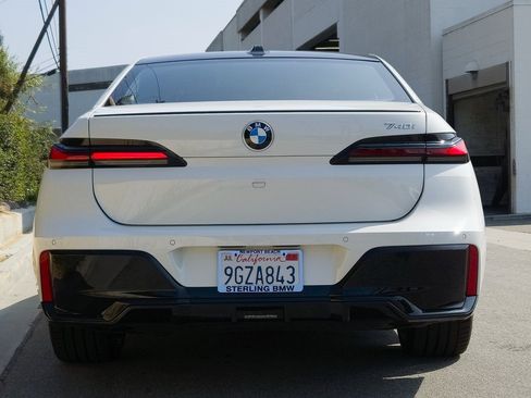 Used 2023 BMW 740i image 6