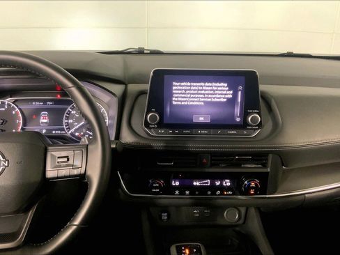 Used 2025 Nissan Rogue SV AWD/4WD image 6
