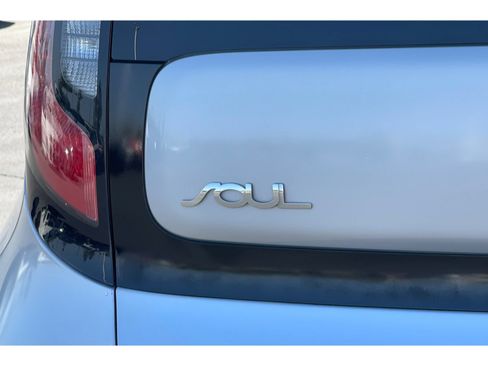 Used 2016 Kia Soul FWD image 17