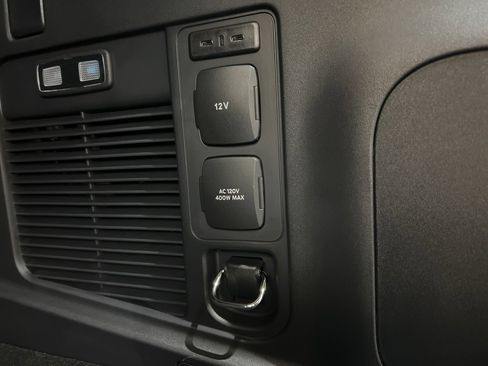 New 2025 Ford Expedition Active image 40