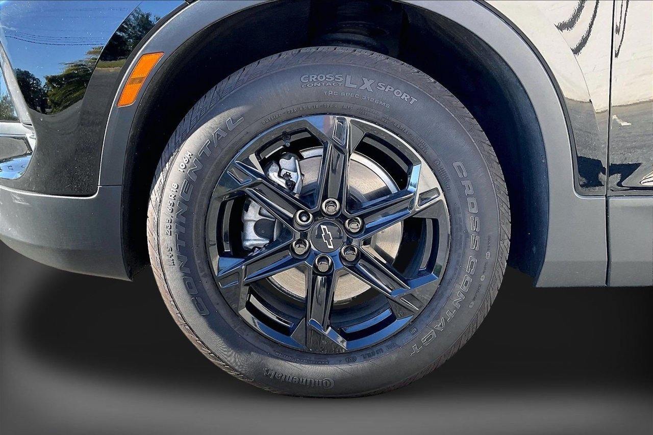 Used 2025 Chevrolet Blazer LT w/ Midnight/Sport Edition FWD image 33