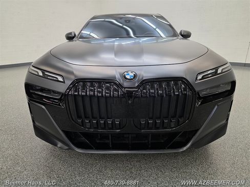 Used 2023 BMW 760i xDrive AWD/4WD image 2
