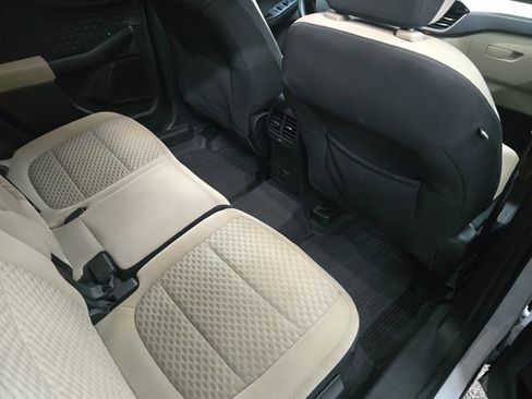 Used 2020 Ford Escape SE image 11