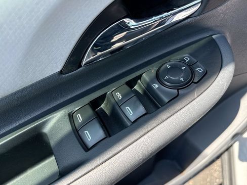 Used 2020 Chevrolet Bolt Premier w/ Infotainment Package FWD image 13