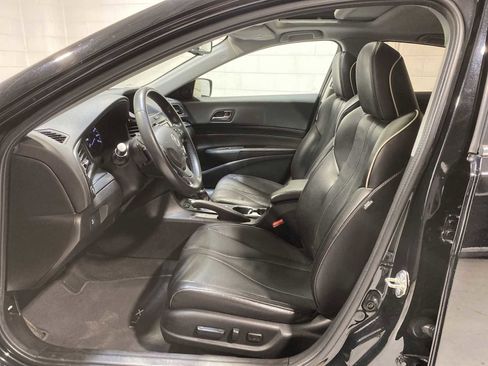 Used 2020 Acura ILX w/ Premium Package image 2