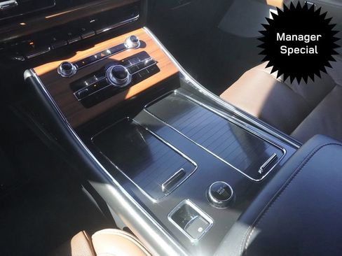 Used 2023 Lincoln Aviator Reserve w/ Equipment Group 201A image 14