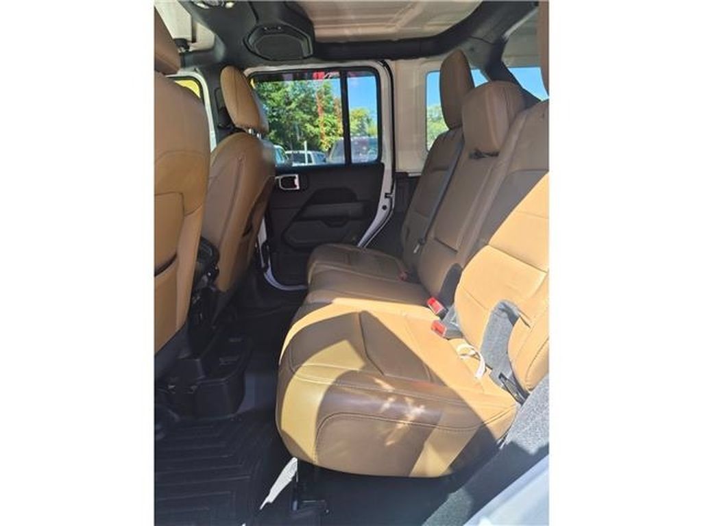 Used 2022 Jeep Wrangler Unlimited Sahara w/ LED Lighting Group AWD/4WD image 7