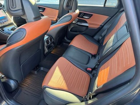 Used 2024 Mercedes-Benz GLC 300 4MATIC image 37