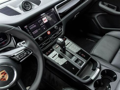 New 2026 Porsche Macan image 78
