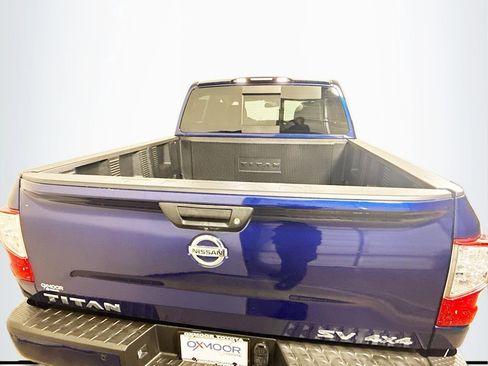 Used 2018 Nissan Titan SV w/ SV Convenience Package image 26