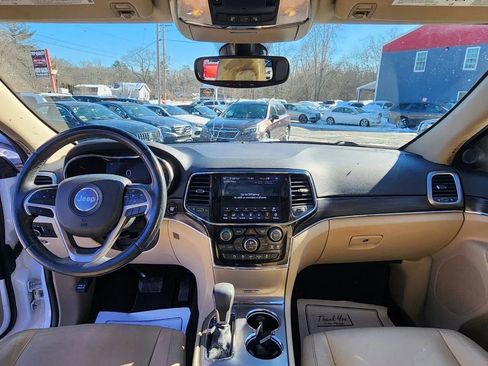 Used 2019 Jeep Grand Cherokee Limited image 16