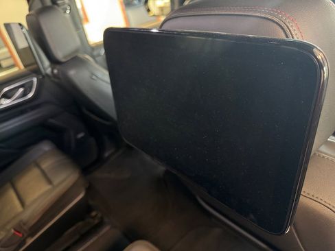 Used 2021 Chevrolet Suburban RST w/ Luxury Package image 22