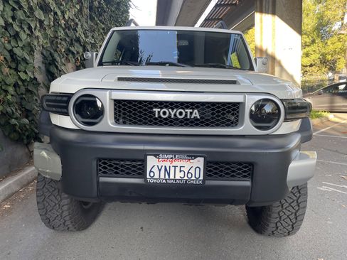 Used 2013 Toyota FJ Cruiser 4WD image 5