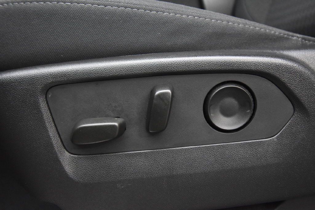 Used 2023 Chevrolet Silverado 1500 LT AWD/4WD image 21
