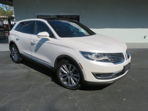 Used 2017 Lincoln MKX Reserve w/ Driver Assistance Package image 6