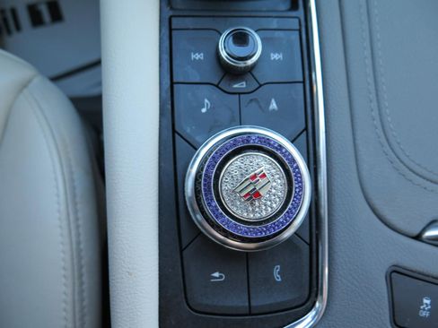 Used 2025 Cadillac XT6 Premium Luxury w/ Technology Package image 14