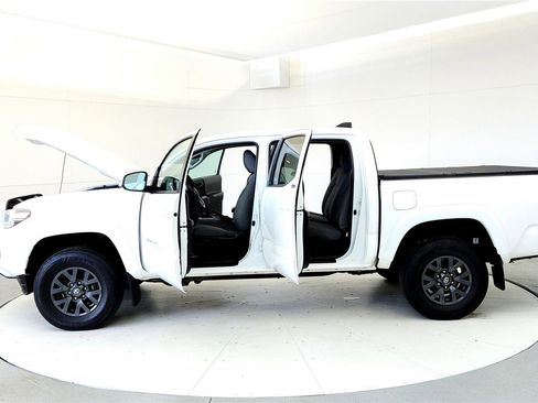 Used 2023 Toyota Tacoma SR5 AWD/4WD image 10