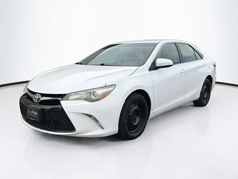 Used 2016 Toyota Camry SE FWD image 3