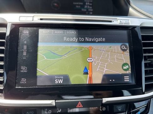 Used 2017 Honda Accord Touring image 23