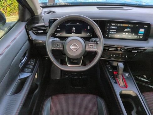 Used 2025 Nissan Kicks SR FWD image 15