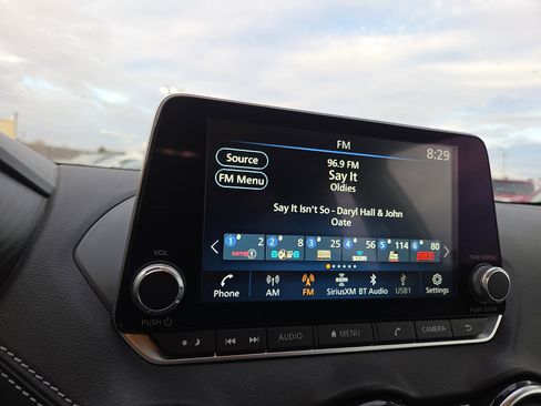 Used 2023 Nissan Sentra SV image 12